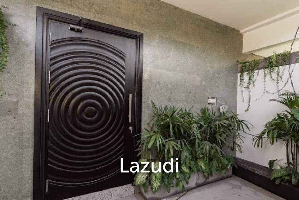 For Sale 2-Bedroom Townhouse close to the Beachc