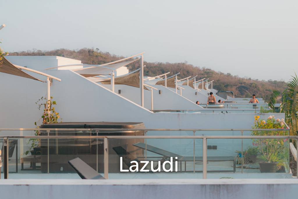 1 Bedroom with Rooftop and Private Jacuzzi