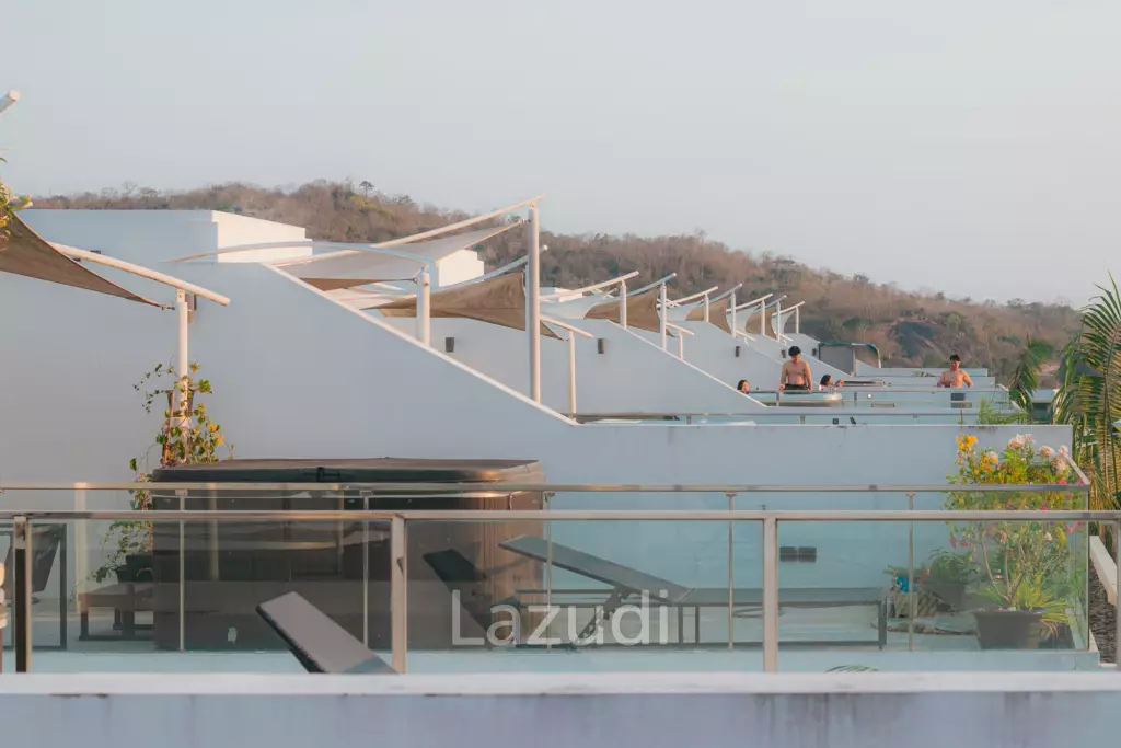 1 Bedroom with Rooftop and Private Jacuzzi