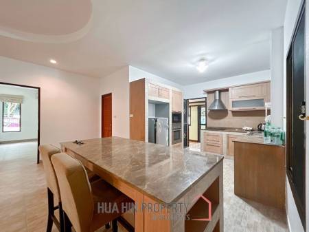 Well Maintain 3 Bedroom Pool Villa On Soi 6