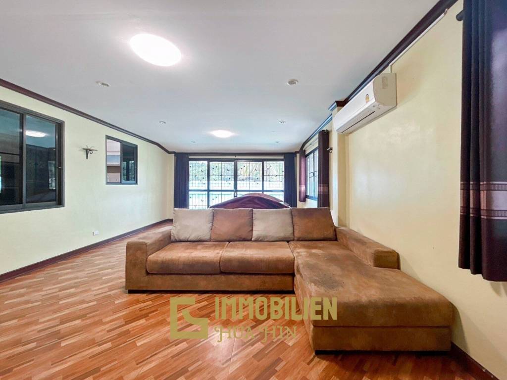 Well Maintain 3 Bedroom Pool Villa On Soi 6