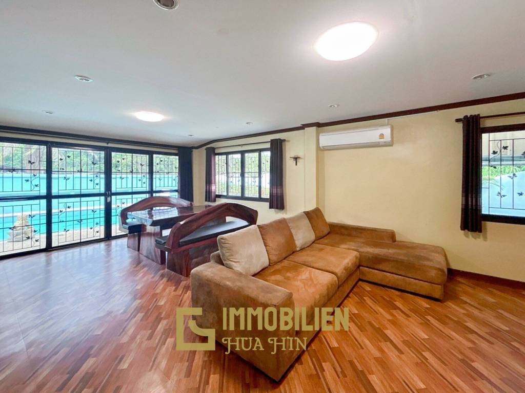 Well Maintain 3 Bedroom Pool Villa On Soi 6