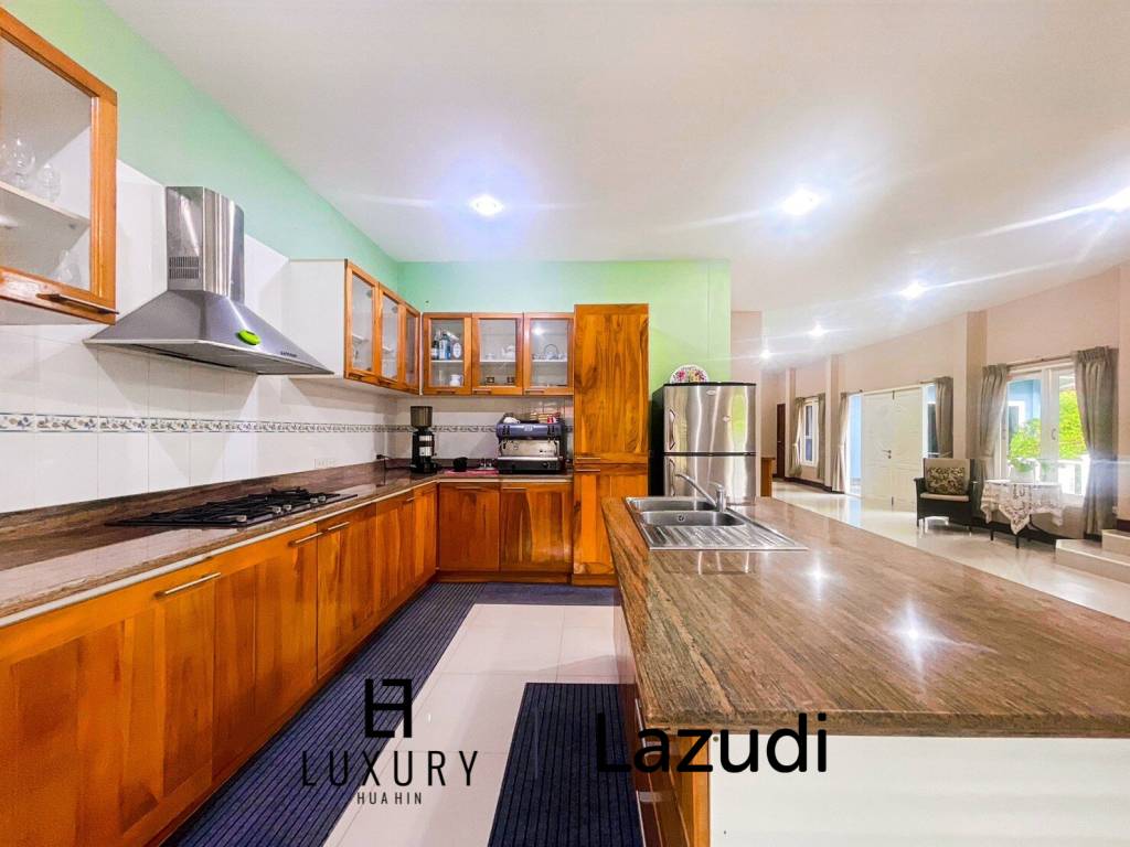 Stand Alone 5 Bedrooms Villa Near Palm Hill Golf Course