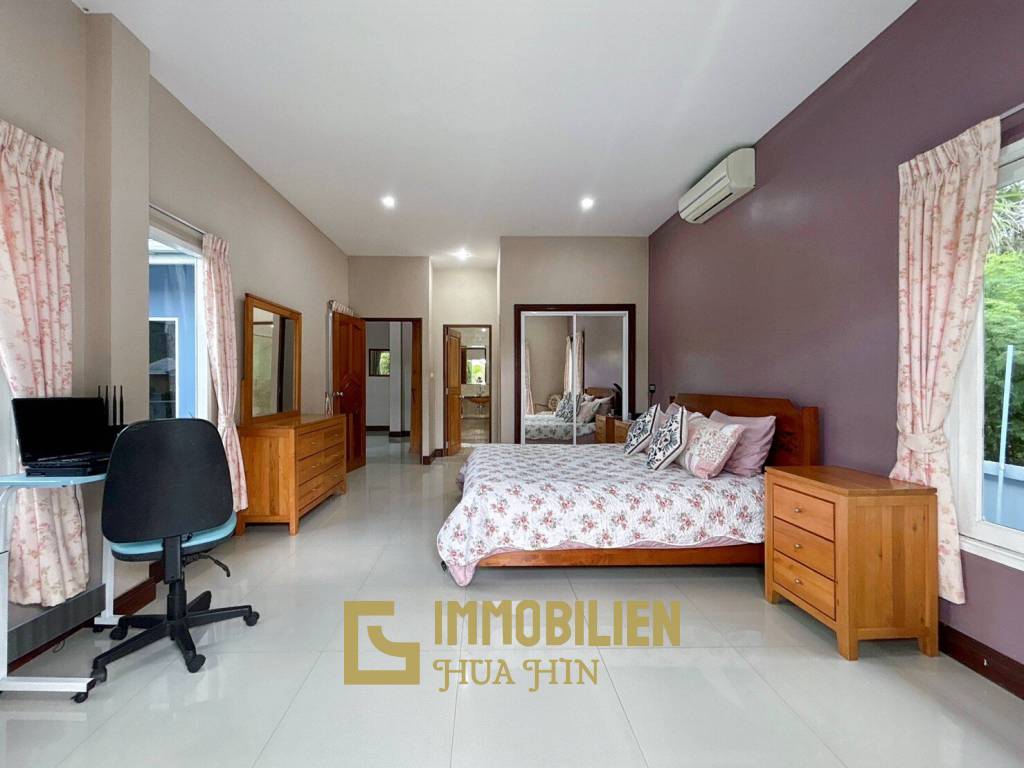 Stand Alone 5 Bedrooms Villa Near Palm Hill Golf Course