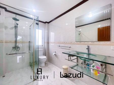 Stand Alone 5 Bedrooms Villa Near Palm Hill Golf Course