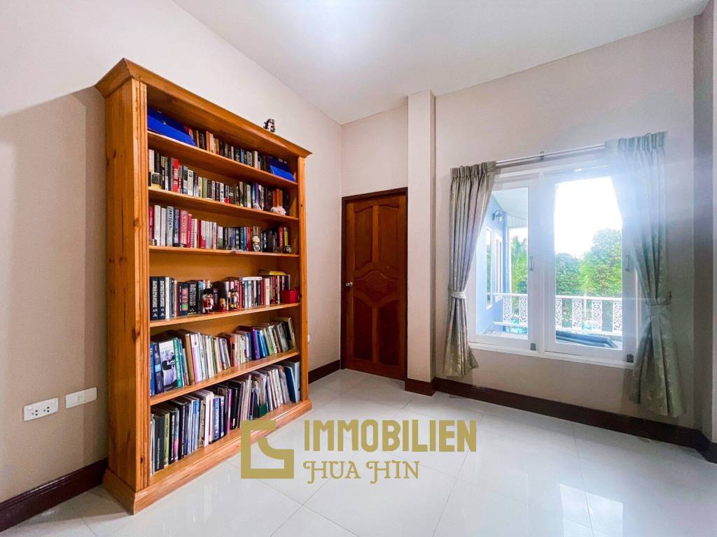 Stand Alone 5 Bedrooms Villa Near Palm Hill Golf Course