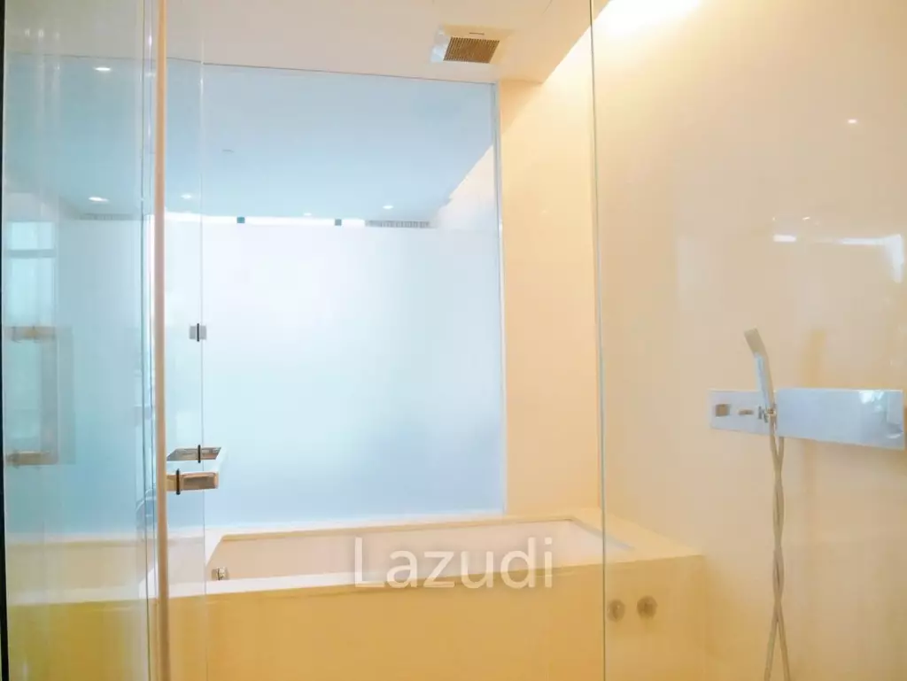 1 Bed 1 Bath 50 SQ.M The Room Sukhumvit 21