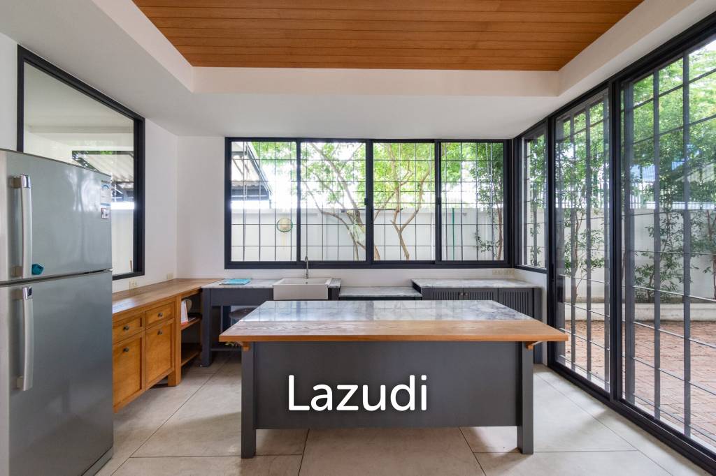 700 Sqm 3 Bed House For Sale