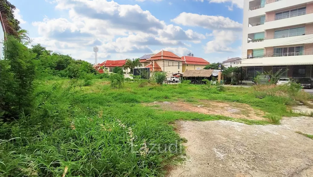 1,025 SQ.M Land Plot in Pratumak