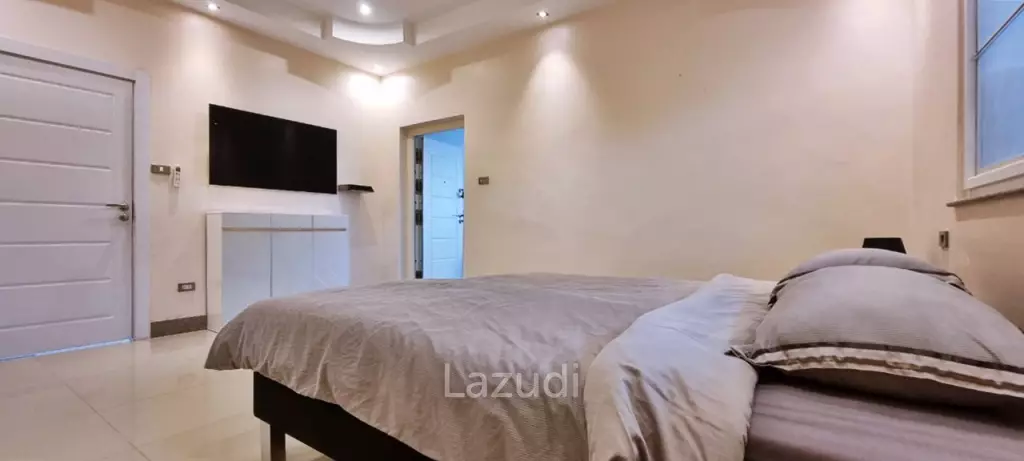4 Bedrooms 4 Bathrooms 500 SQ.M. Miami Villa