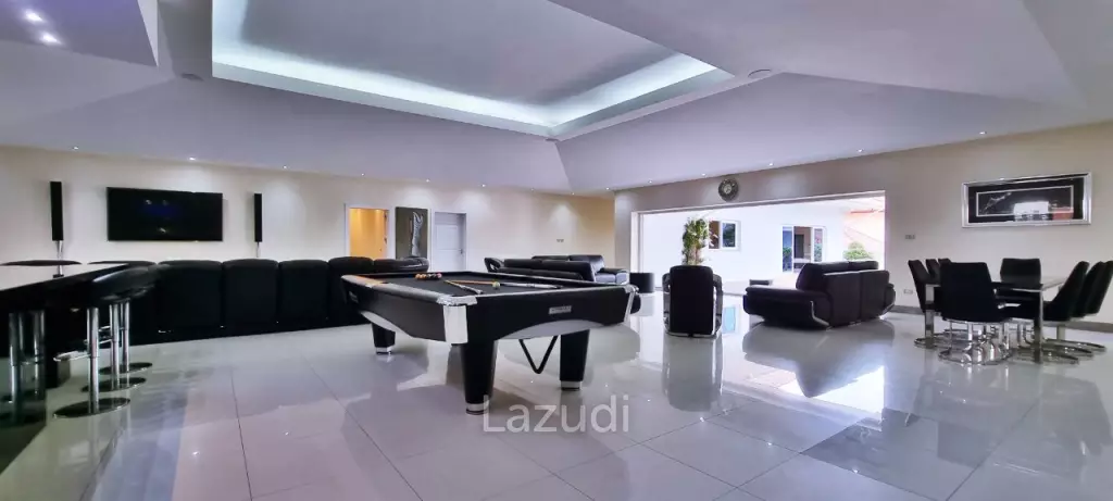 4 Bedrooms 4 Bathrooms 500 SQ.M. Miami Villa
