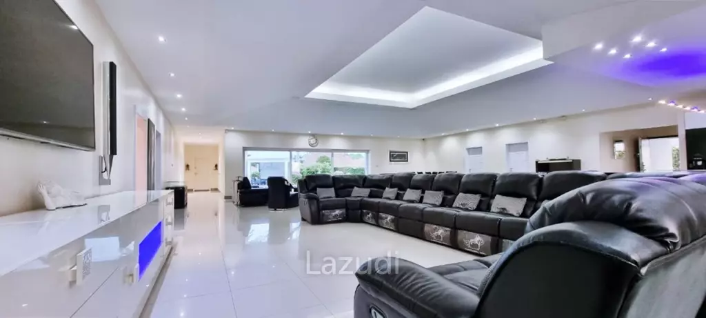 4 Bedrooms 4 Bathrooms 500 SQ.M. Miami Villa