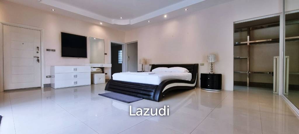 4 Bedrooms 4 Bathrooms 500 SQ.M. Miami Villa