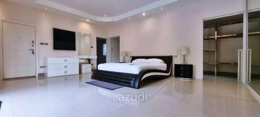 4 Bedrooms 4 Bathrooms 500 SQ.M. Miami Villa