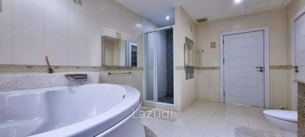 4 Bedrooms 4 Bathrooms 500 SQ.M. Miami Villa