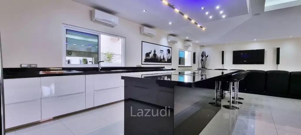4 Bedrooms 4 Bathrooms 500 SQ.M. Miami Villa