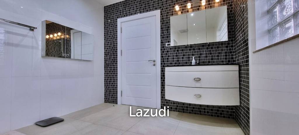 4 Bedrooms 4 Bathrooms 500 SQ.M. Miami Villa