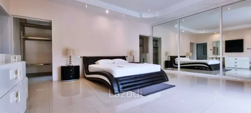 4 Bedrooms 4 Bathrooms 500 SQ.M. Miami Villa