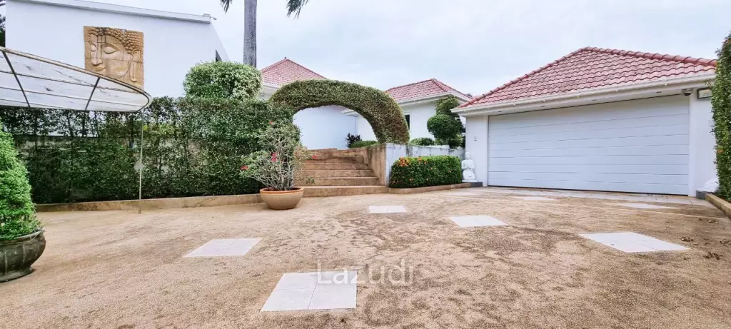 4 Bedrooms 4 Bathrooms 500 SQ.M. Miami Villa