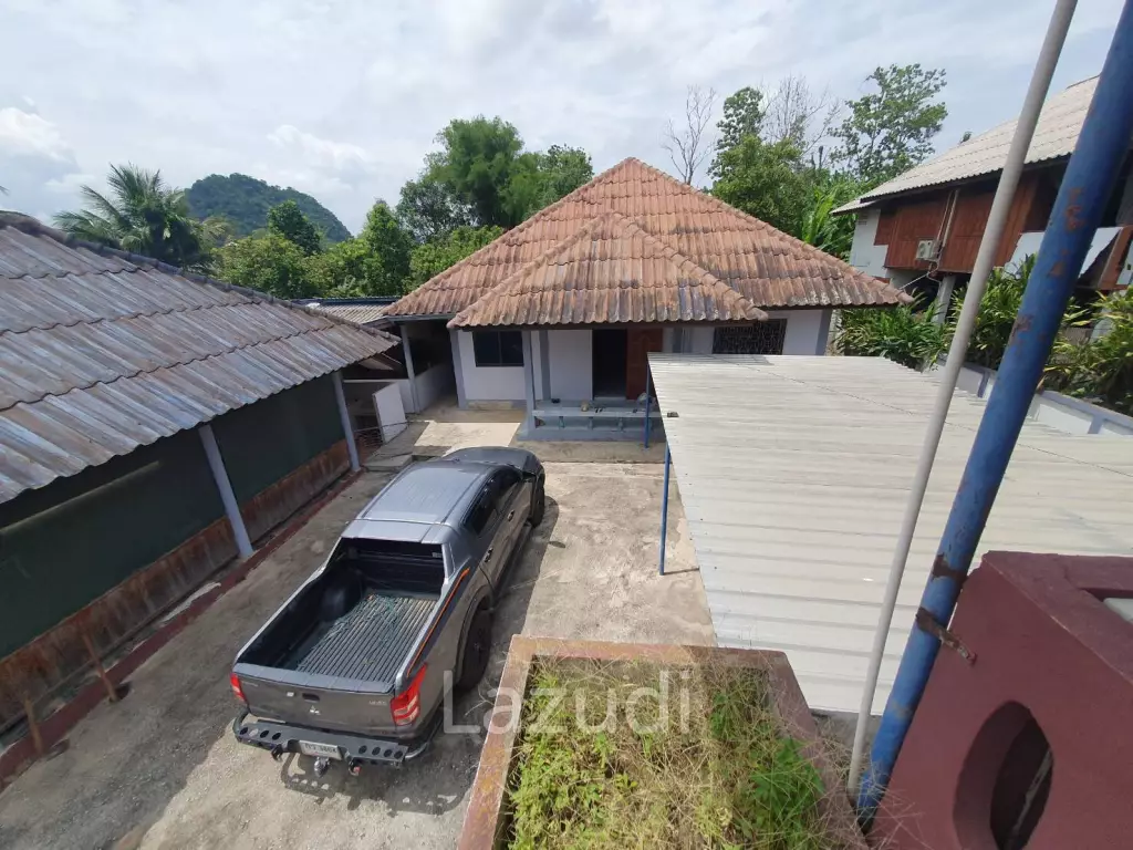 5 Bed 230 SQ.M Property with Several Houses