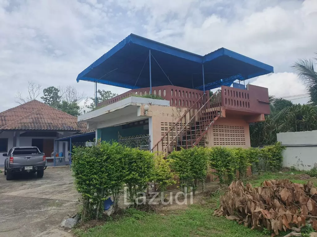 5 Bed 230 SQ.M Property with Several Houses