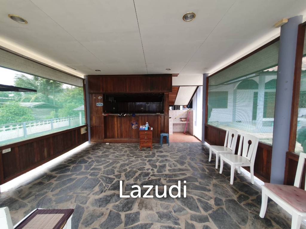 5 Bed 230 SQ.M Property with Several Houses