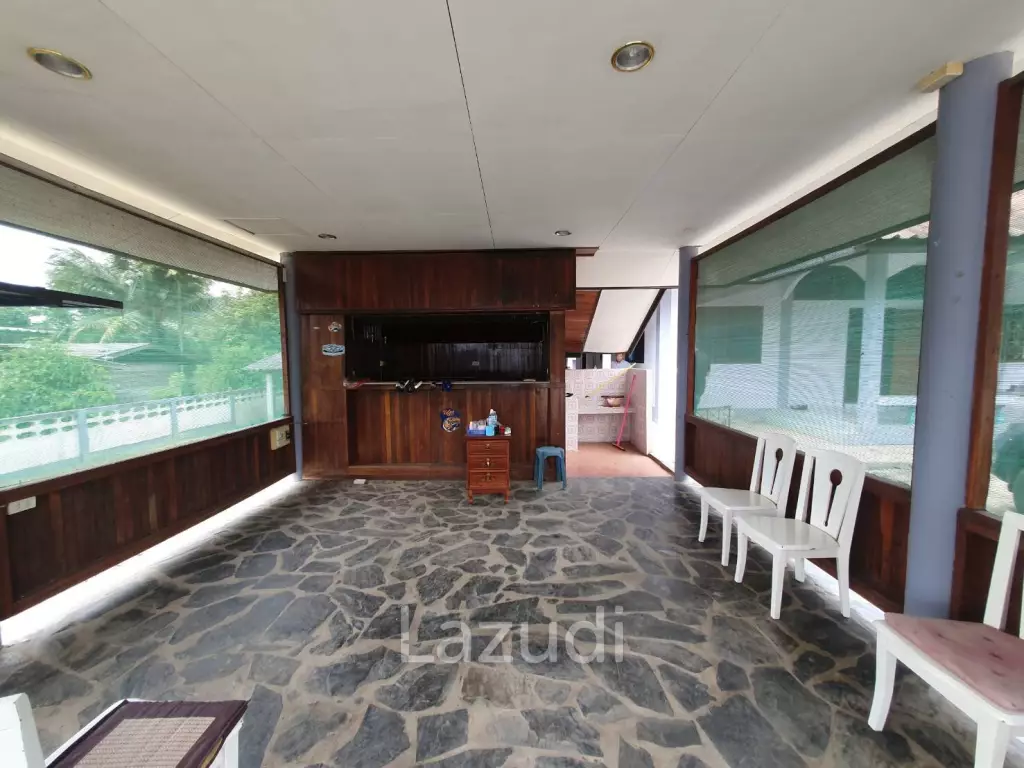 5 Bed 230 SQ.M Property with Several Houses