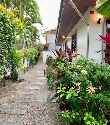 Orchid Palm Homes 2 : 4 Bedroom Pool Villa On Soi 102