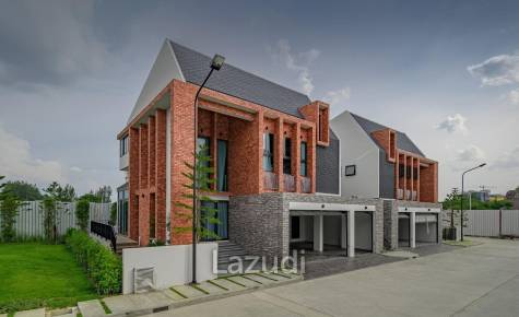 4 Bed 4 Bath 228.5 SQ.M The Britt Chiangmai