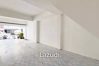 Service Apartment in the heart of Soi Buakhao, Pattaya, For Lease and Sale.