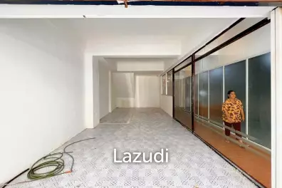 Service Apartment in the heart of Soi Buakhao, Pattaya, For Lease and Sale.