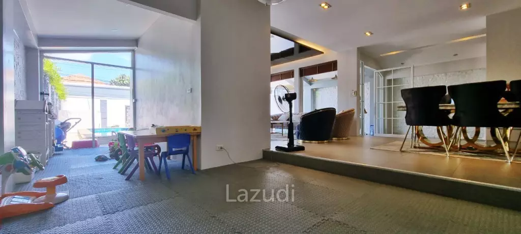 4 Beds 3 Baths 212 SQ.M. Pattaya Lagoon Resort