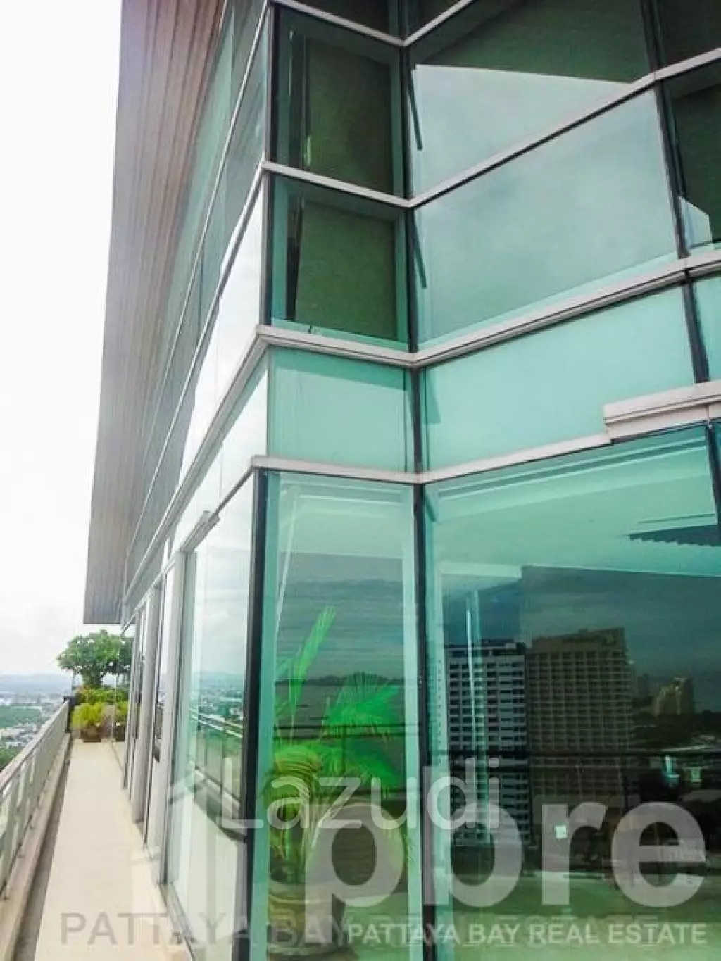 5 Bed 9 Bath 960 SQ.M Penthouse at Northshore