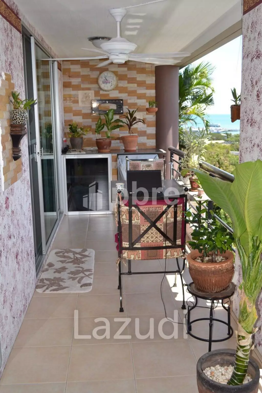 Stunning Condo at Regent Pratumnak, Chonburi