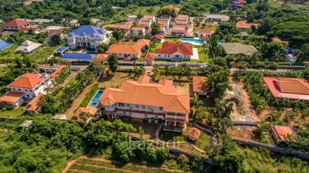 Grand Luxury 5 Bed Pool Villa