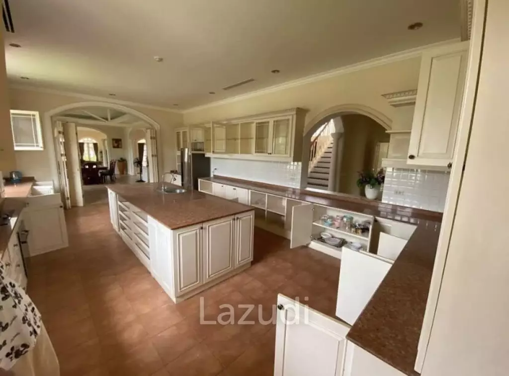 Grand Luxury 5 Bed Pool Villa
