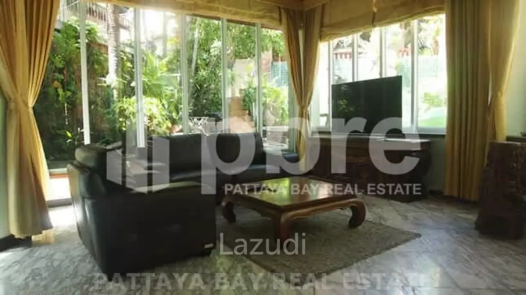Jomtien Palace Pool Villa For Sale
