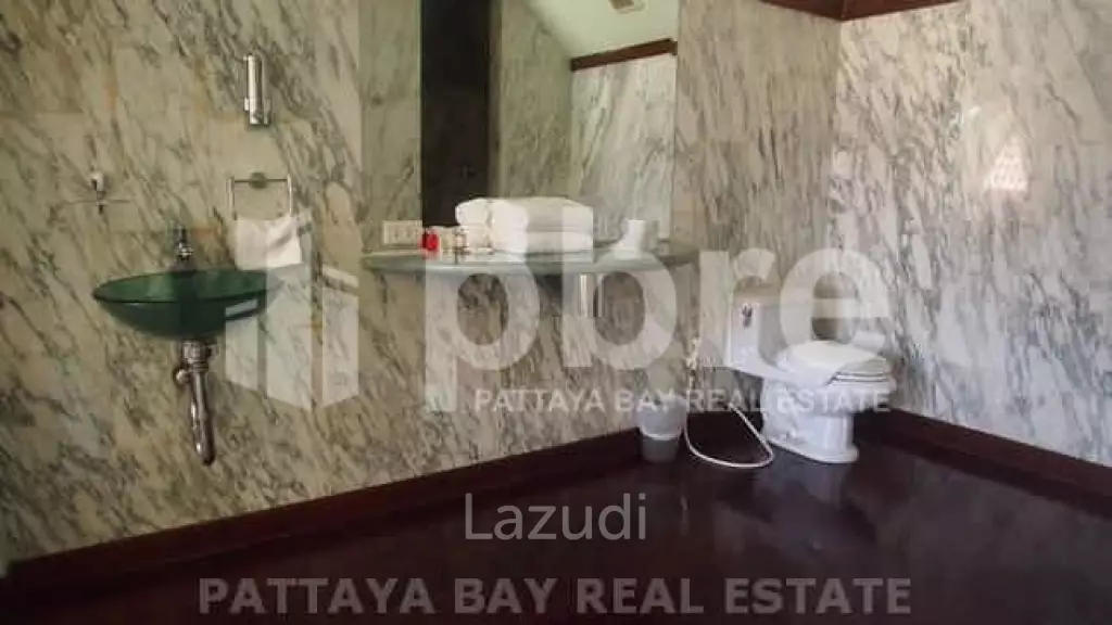 Jomtien Palace Pool Villa For Sale