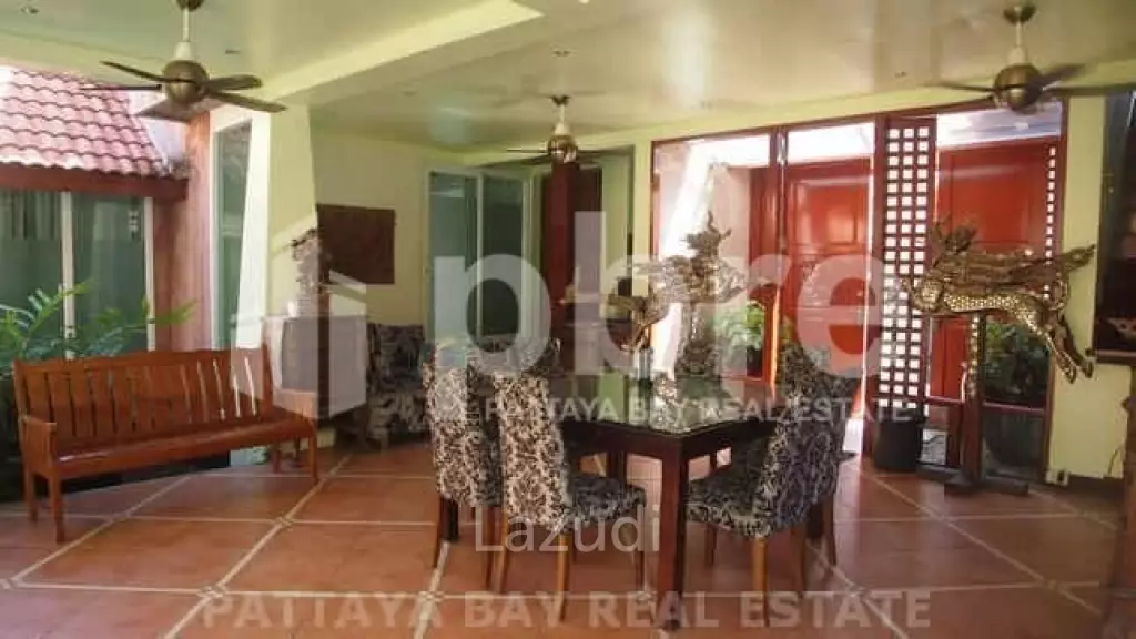 Jomtien Palace Pool Villa For Sale