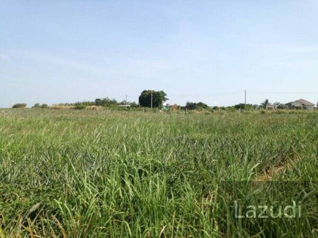 3.5 Rai of Lovely Land, nr main road with great views.