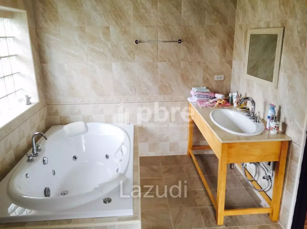 Freeway Villa For Sale in East Pattaya