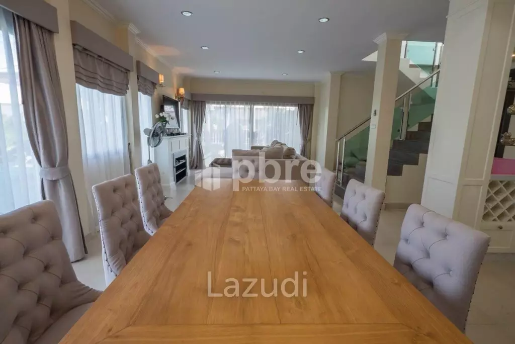 Baan Dusit For Sale in Huay Yai