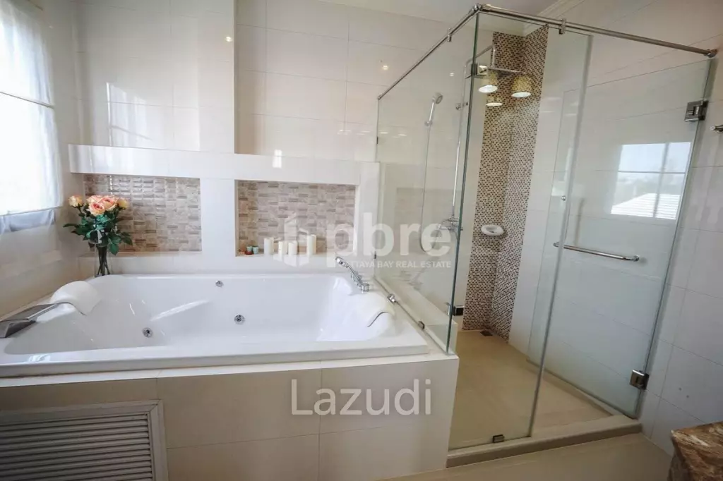 Baan Dusit For Sale in Huay Yai