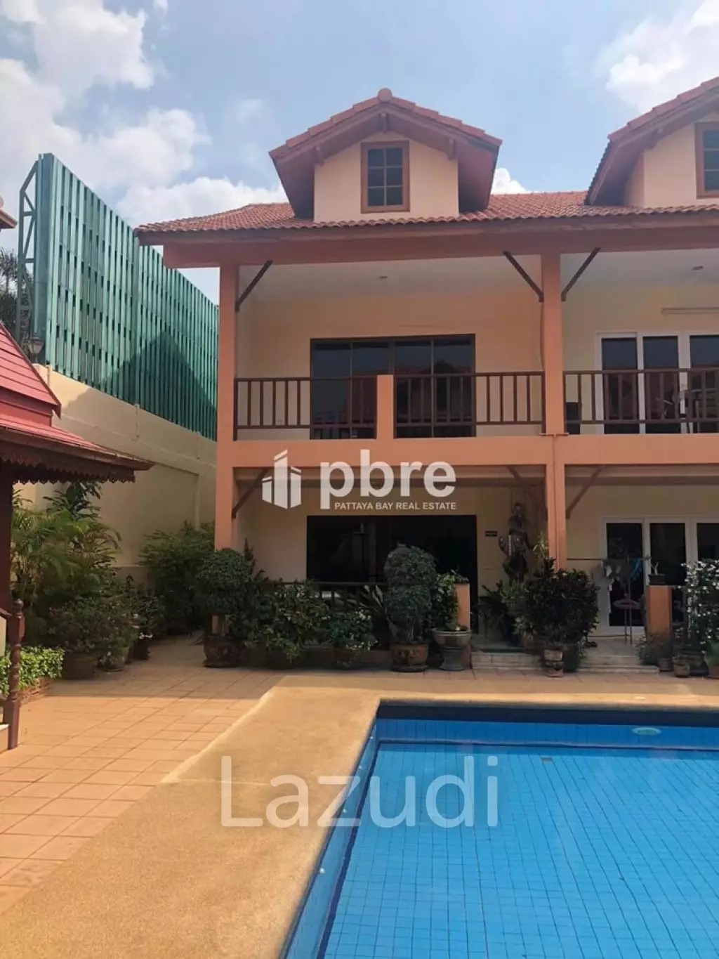 Town House  For Sale in Pratumnak
