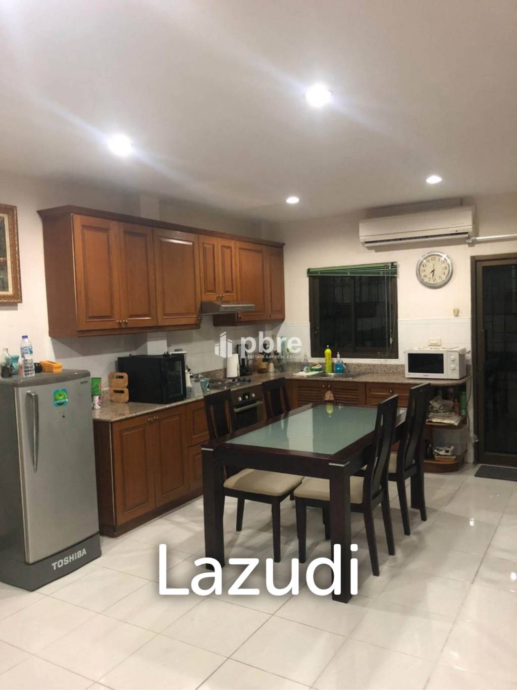 Town House  For Sale in Pratumnak