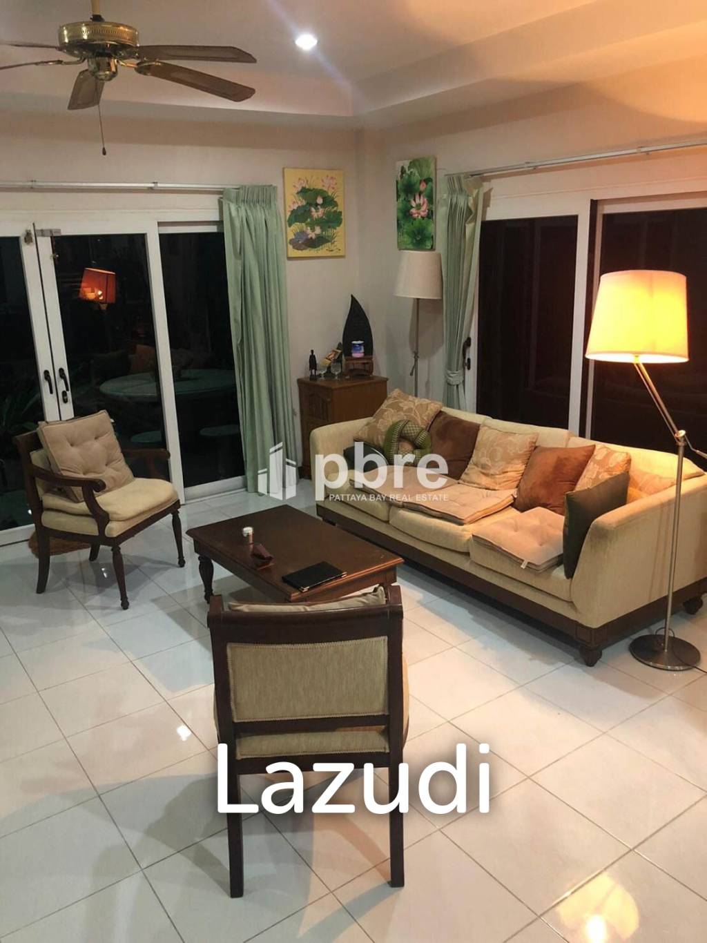 Town House  For Sale in Pratumnak
