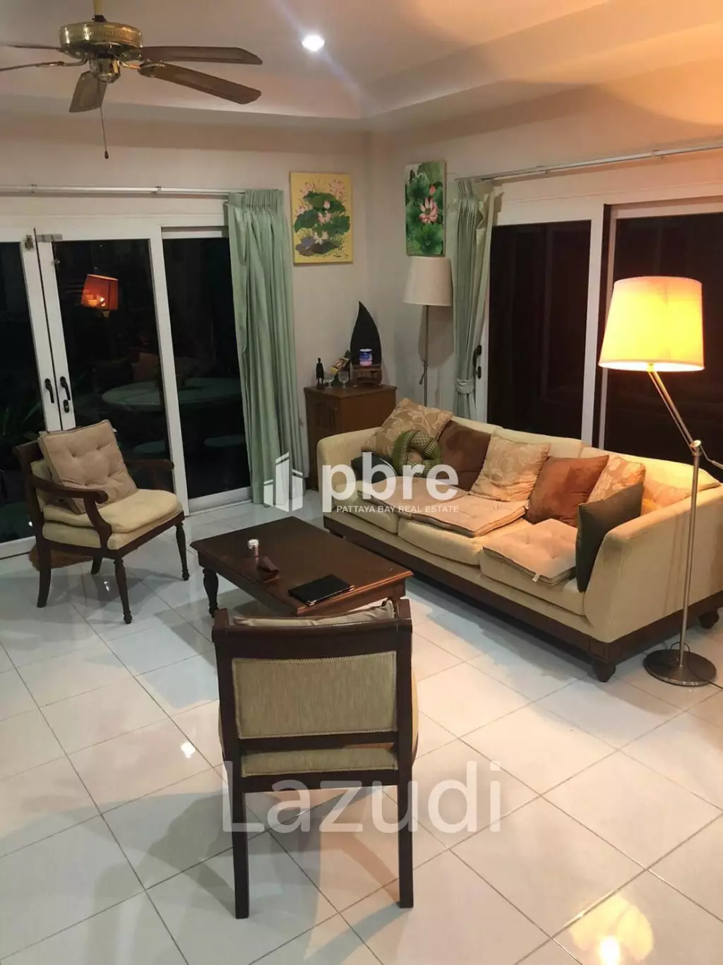 Town House  For Sale in Pratumnak