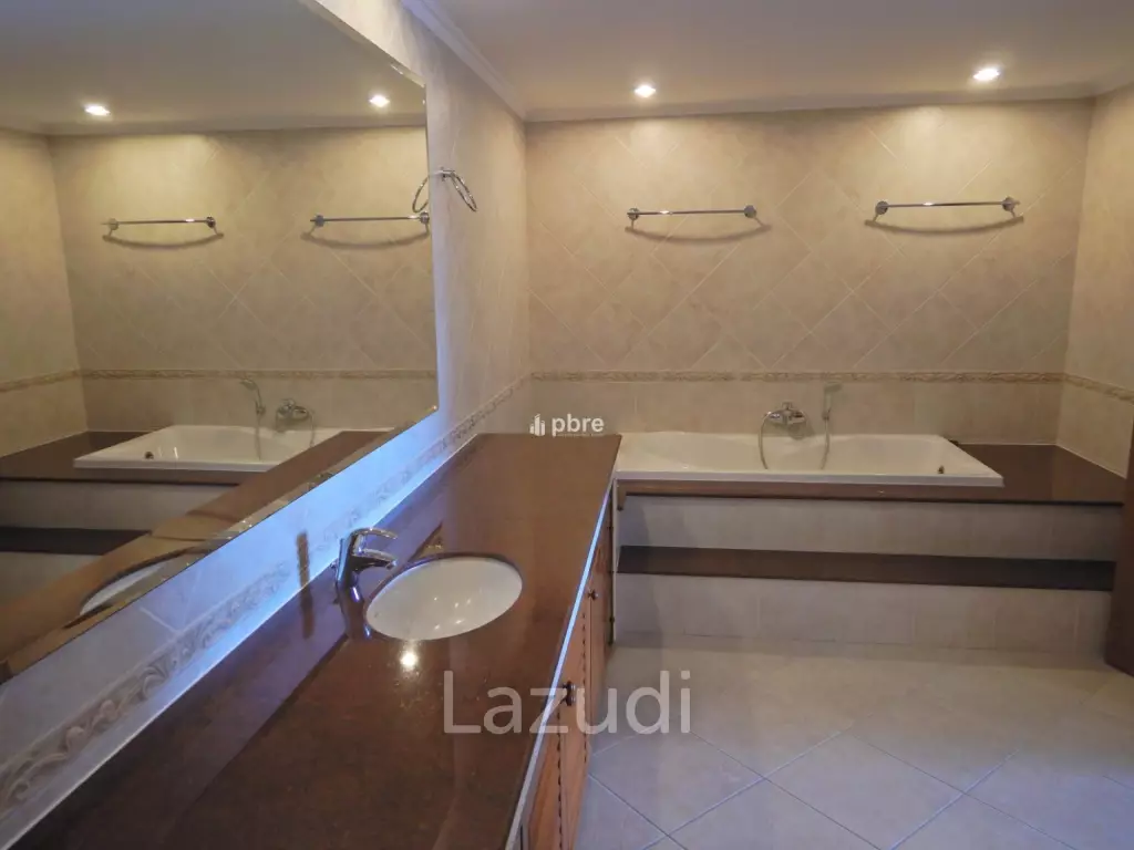 1 Bed 2 Bath 112 SQ.M View Talay Residence 6