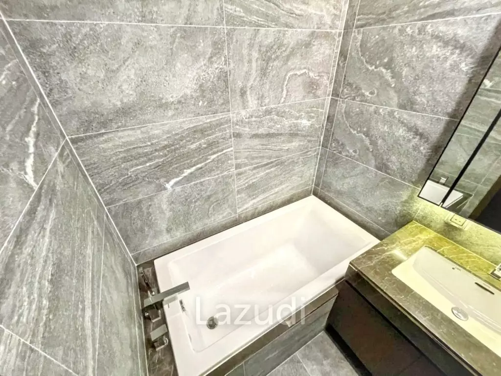 1 Bed 1 Bath 43 SQ.M The ESSE Sukhumvit 36