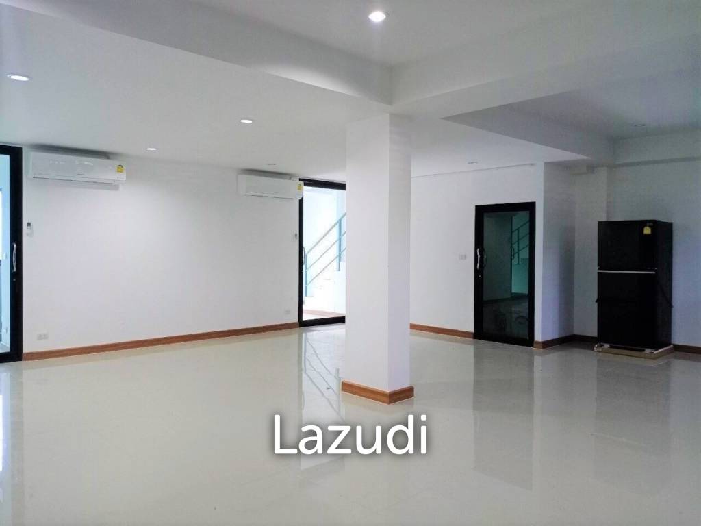 Commercial Building Sukhumvit Road in Pattaya For Sale